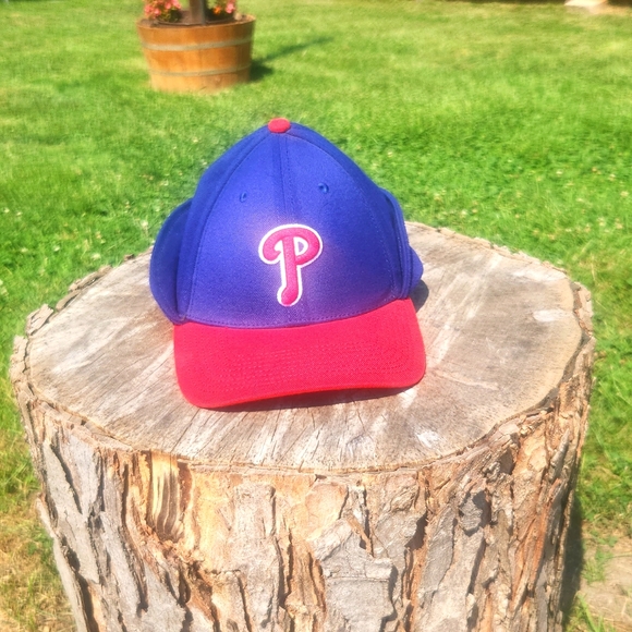 NEW ERA PHILLIES WINTER HAT - Picture 1 of 6